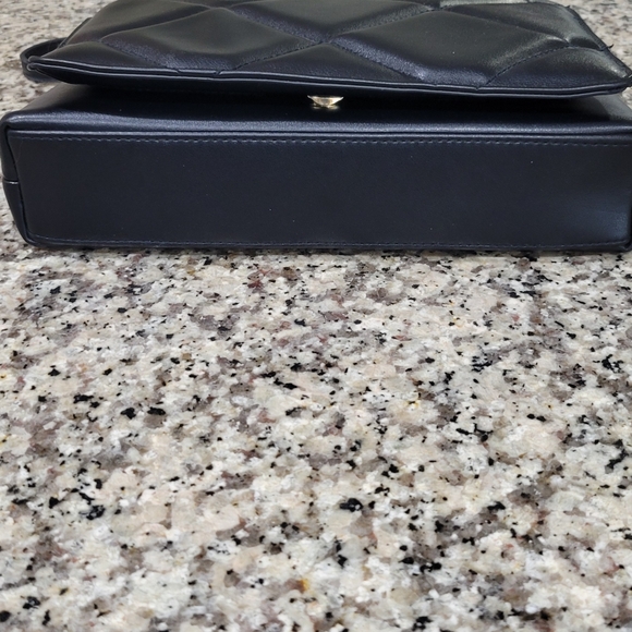 Black flip open, snap purse. - Picture 4 of 7